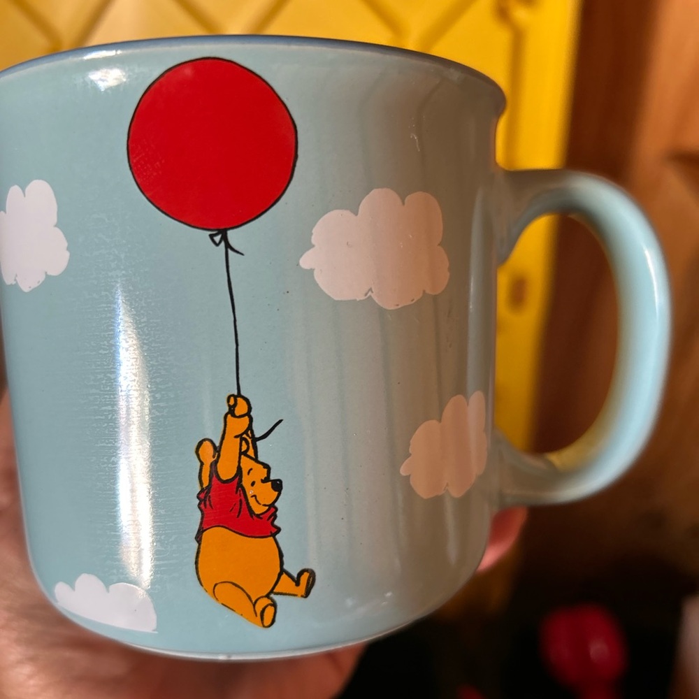 Pooh bear mug never been used. It was only used for decoration.